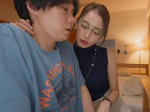 Dù đã có nhân tình nhưng cô bạn gái vẫn thấy anh trai nện khoái hơn